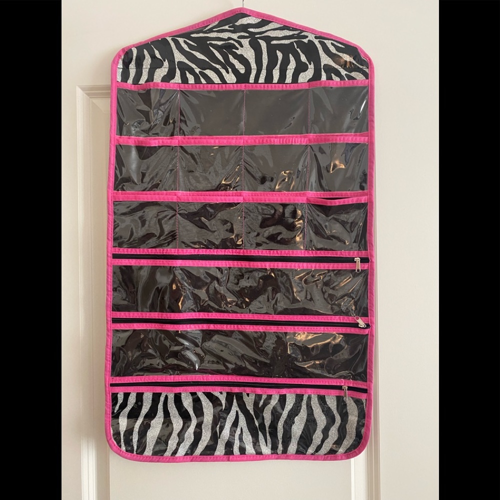 Jewelry/makeup hanging storage